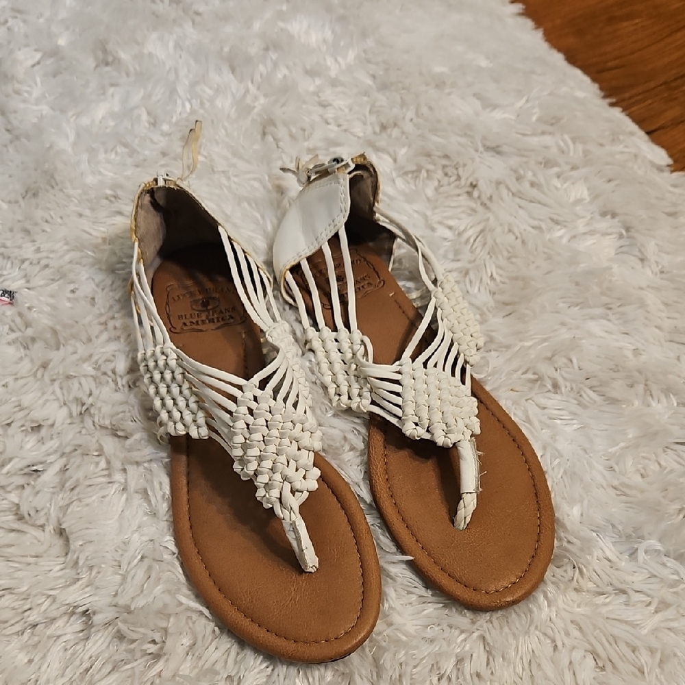 Lucky Brand Blue Jeans America White Macrame Thong Sandals, SZ 7‎